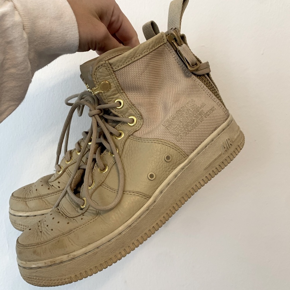 Nike Hightop Sneakers